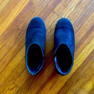 Beautiful dansko booties - black leather - really good condition with tan soles